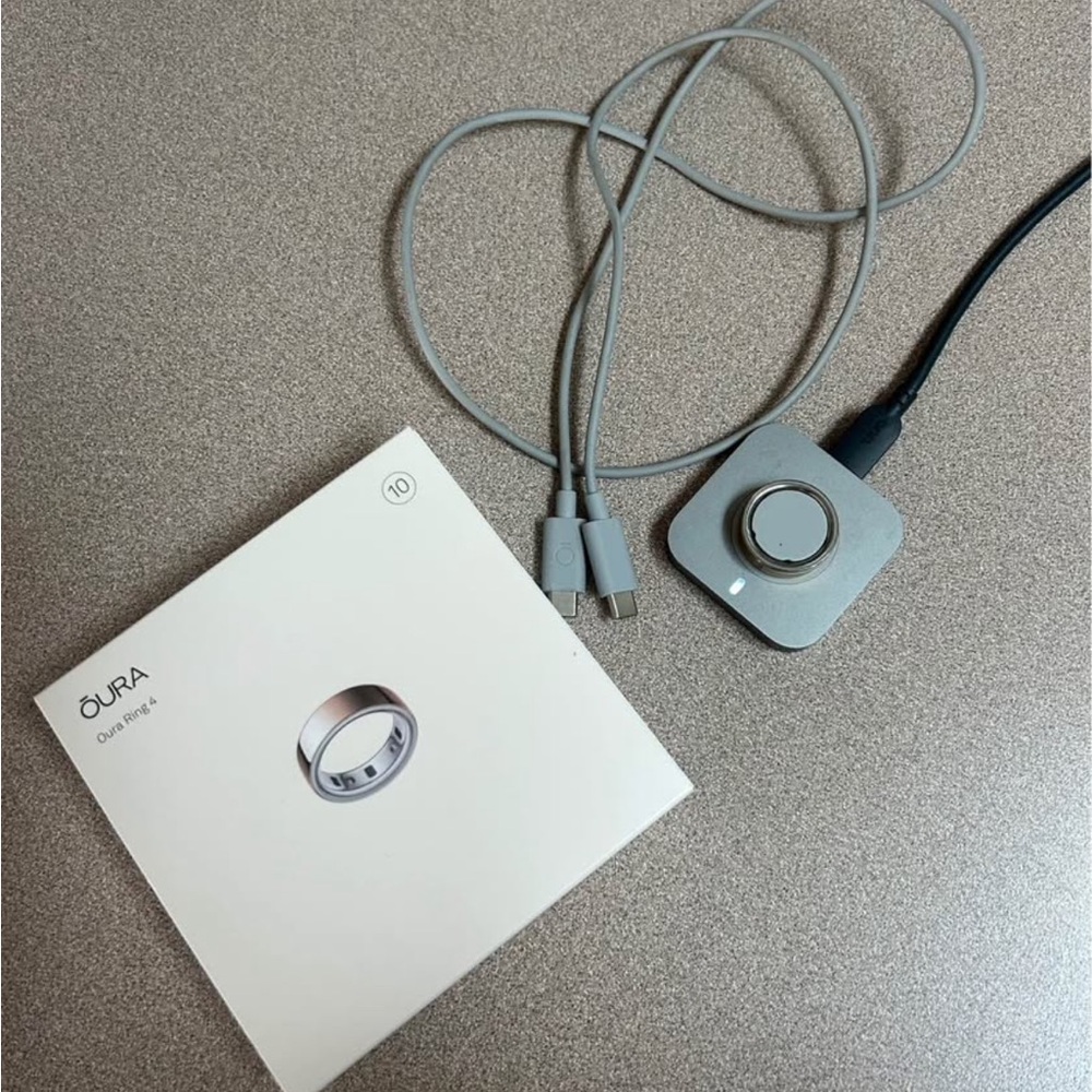 Oura Rose Gold Ring with Charging Set